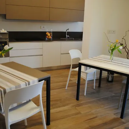 Konukevi Dolcelago Sirone